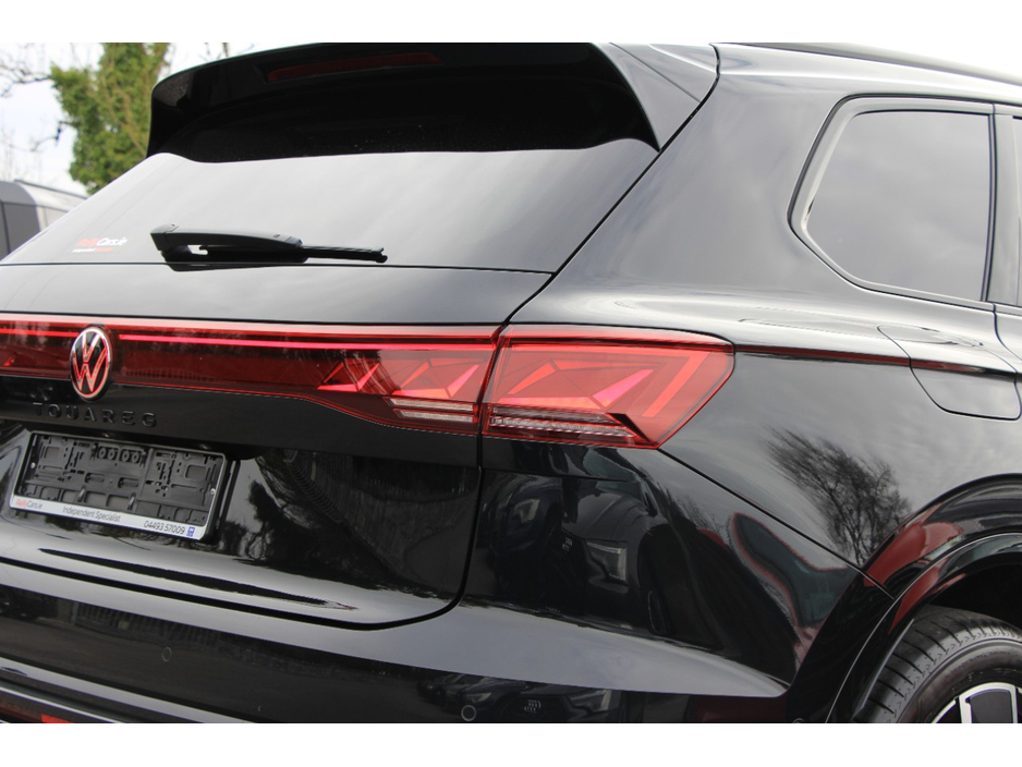 2025 Volkswagen Touareg - image 23
