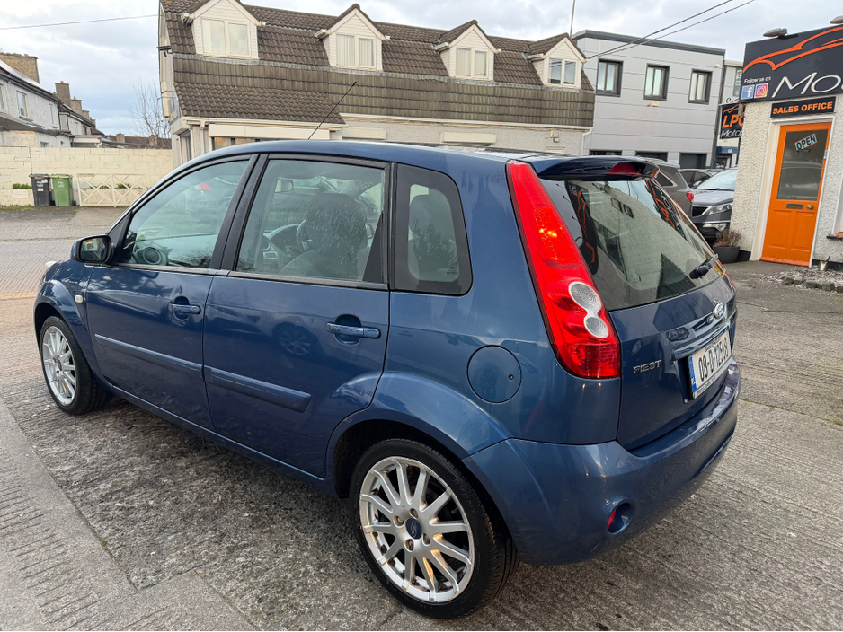 2008 Ford Fiesta - image 10