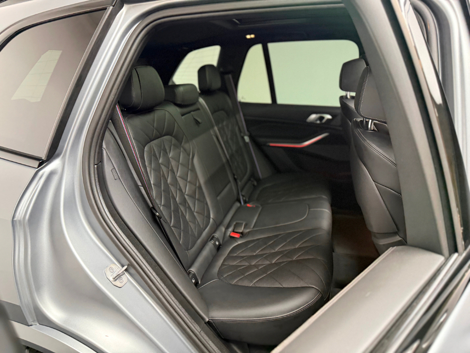 2024 BMW X5 - image 11