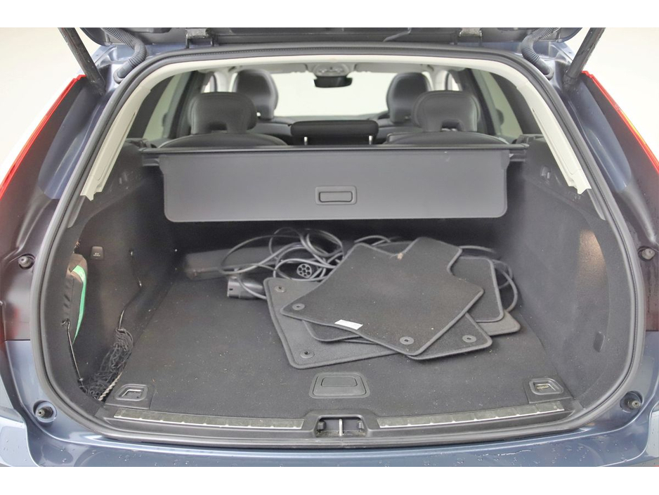 2023 Volvo XC60 - image 20