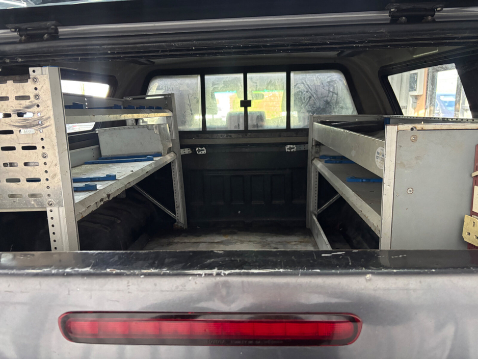 2016 Toyota Hilux - image 9