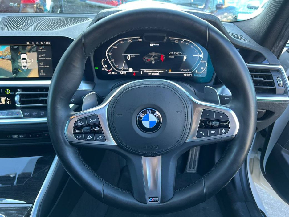 2021 BMW 3 Series - image 4