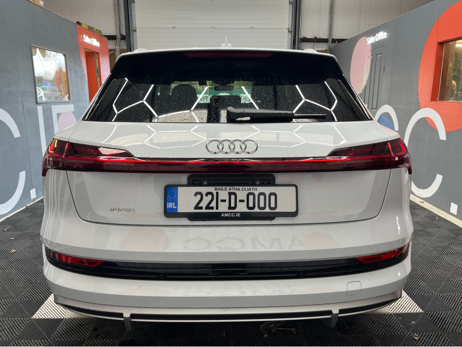 2022 Audi e-tron - image 3