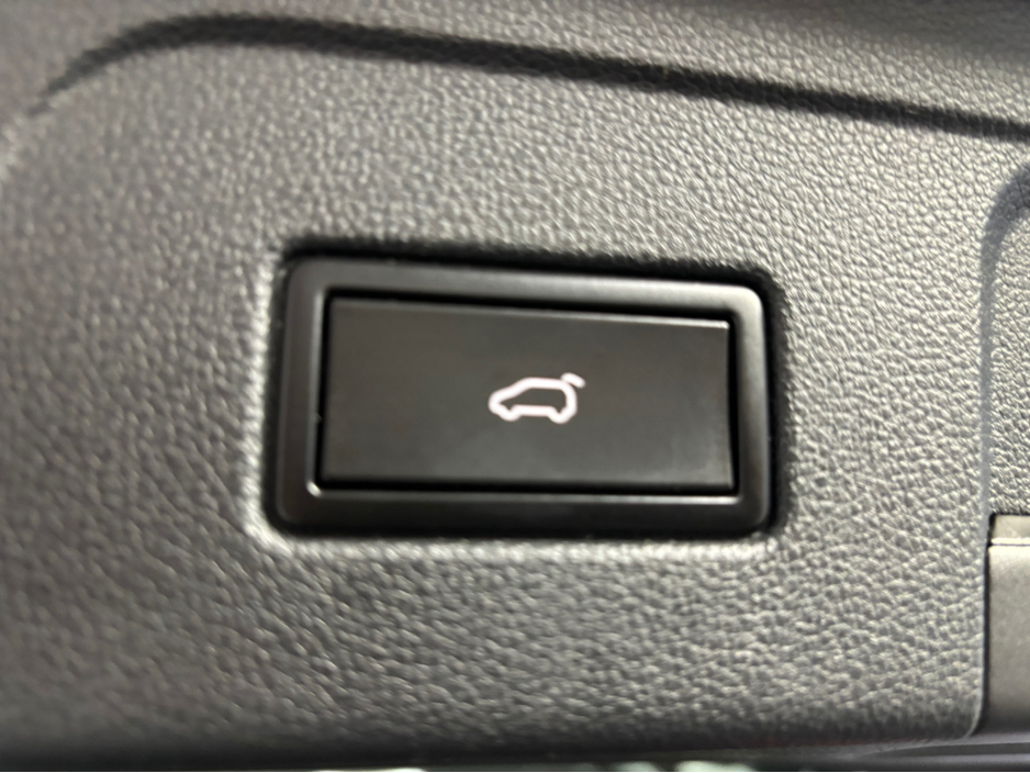 2020 Volkswagen Touran VOLKSWAGEN TOURAN 1.4 TSI DSG*7 SEATER*FRONT AND REAR HEATED SEATS*PARK ASSIST & CAMERA*ELECTRIC TAILGATE*LANE ASSIST*FINANCE AVAILABLE TRADE INS WELCOME*