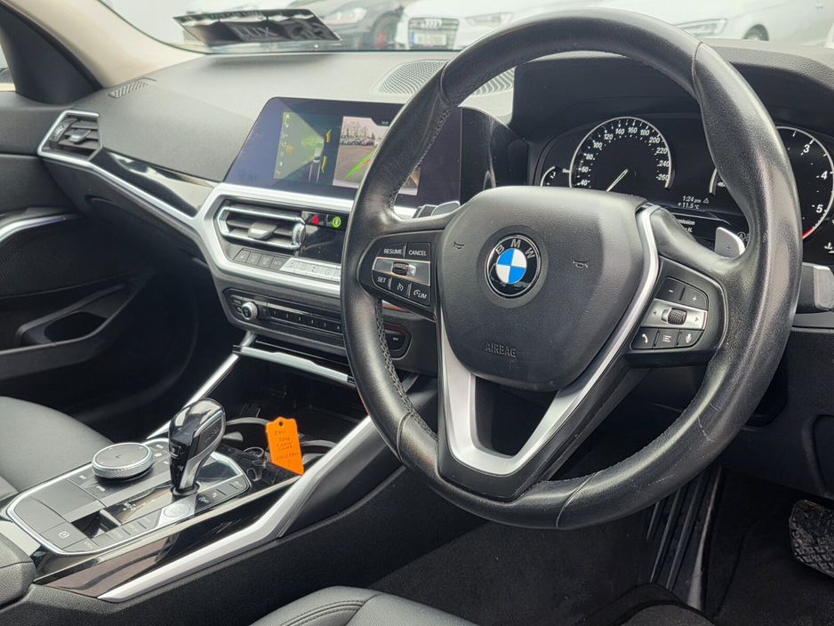2019 BMW 3 Series - image 12