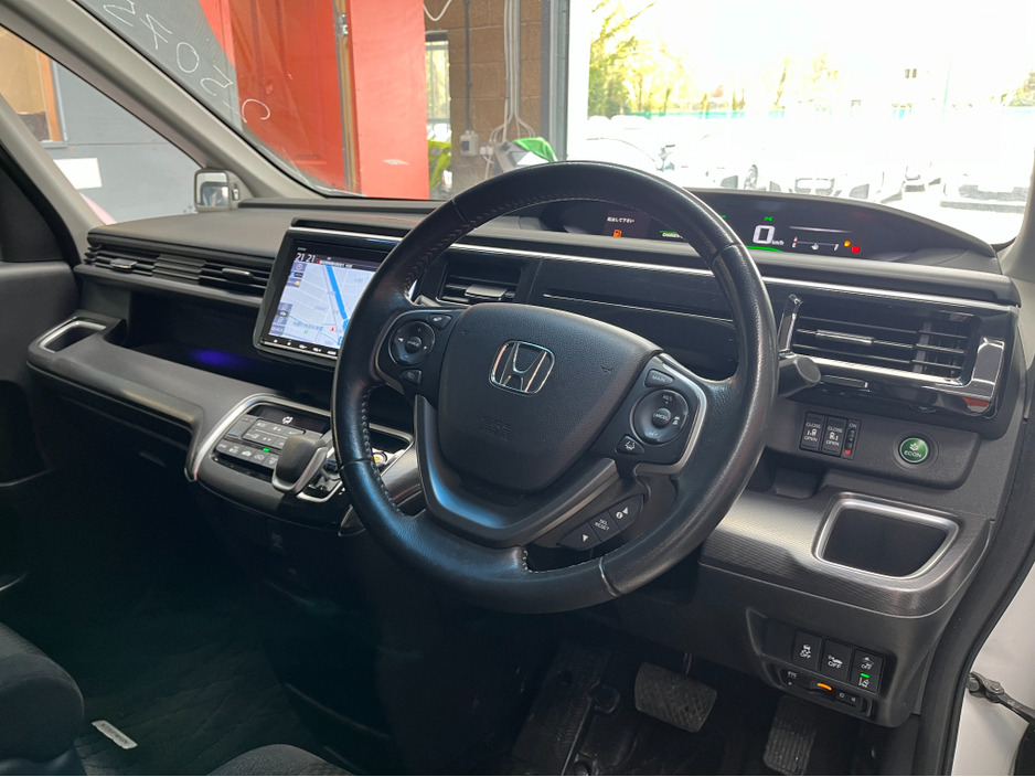 2018 Honda Stepwagon - image 9
