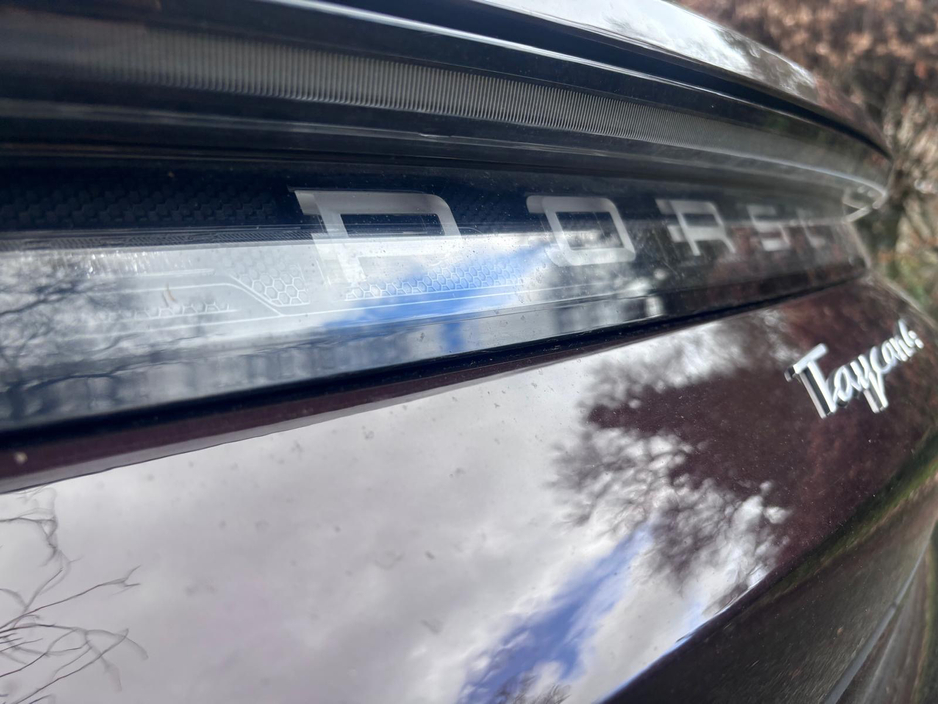 2022 Porsche Taycan - image 12