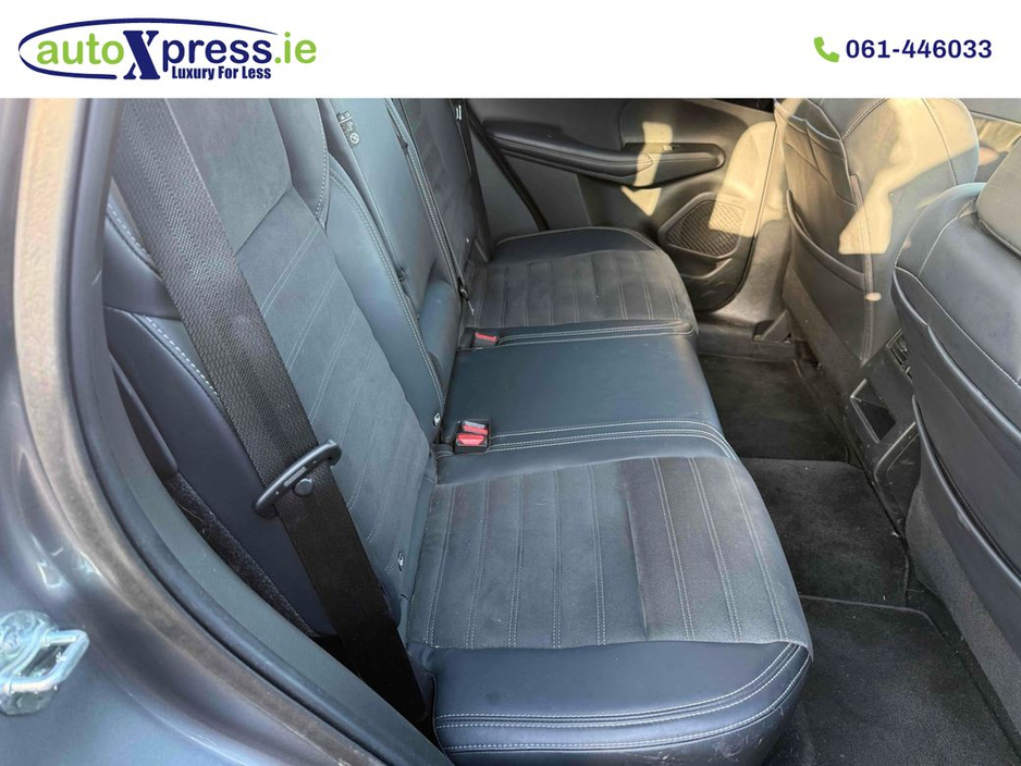 2023 Mitsubishi Outlander PHEV 4WD BLACK EDITION, Low mileage, reversing camera