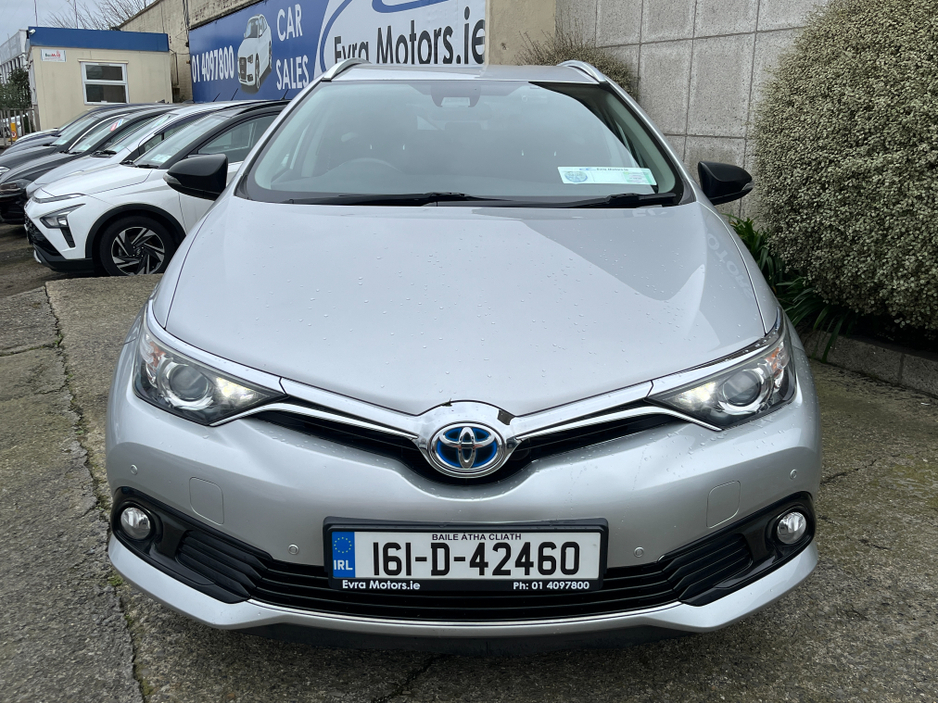 2016 Toyota Auris - image 2