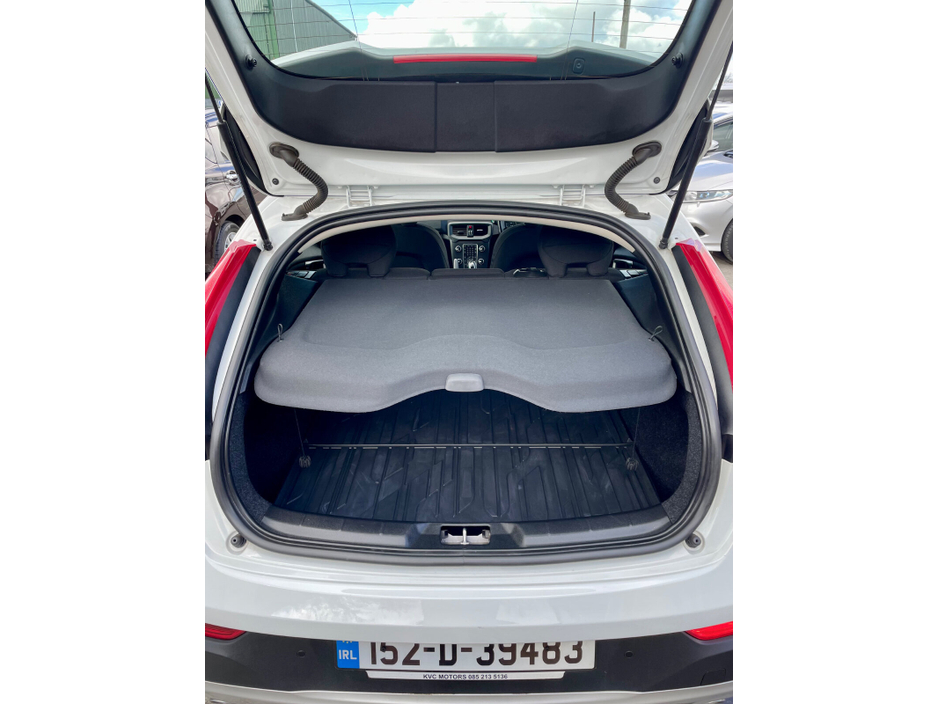 2015 Volvo V40 - image 23