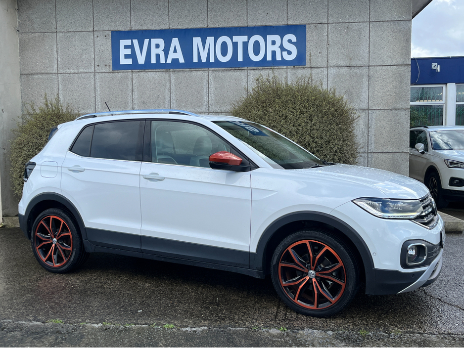 2020 Volkswagen T-Cross - image 3