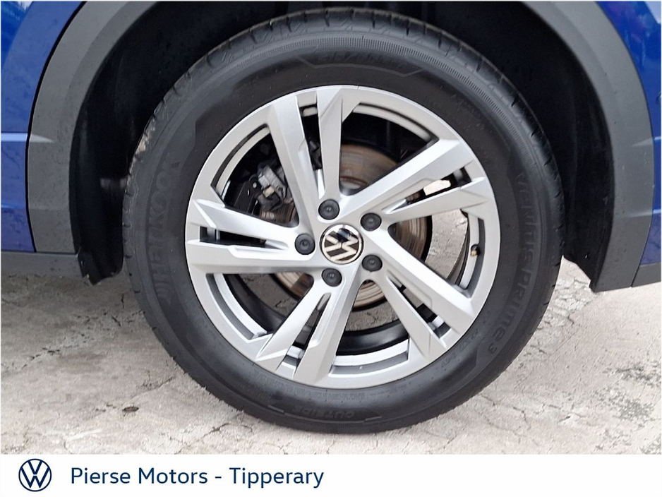 2025 Volkswagen T-Roc - image 8