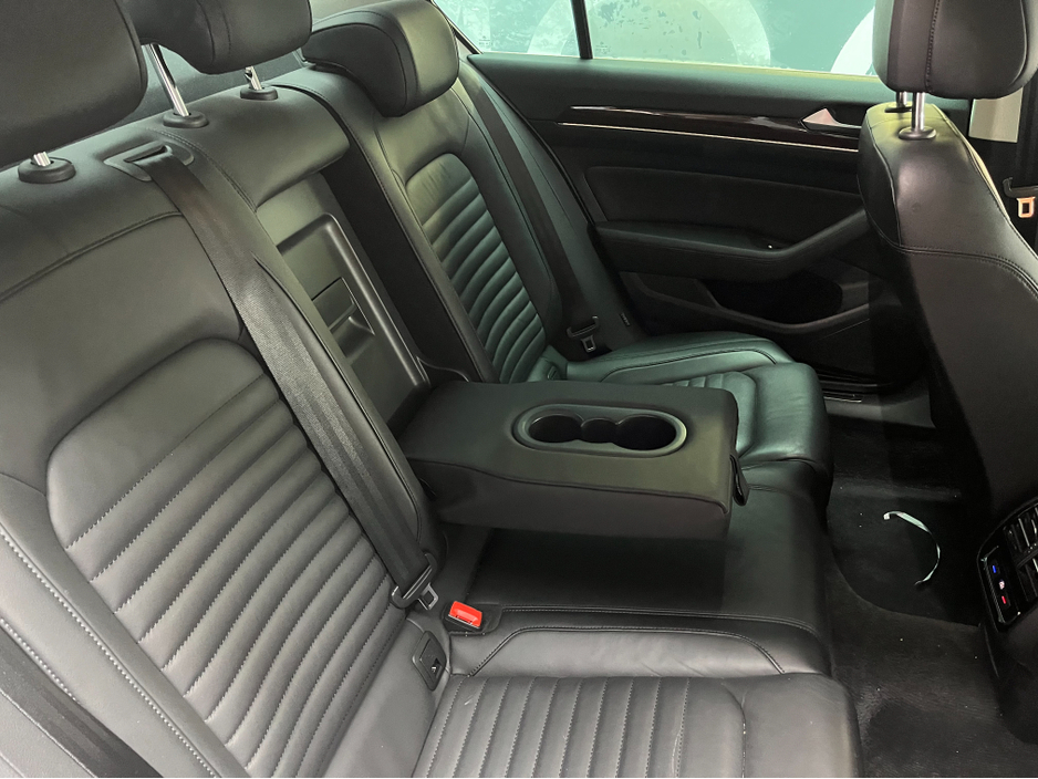2017 Volkswagen Passat - image 14