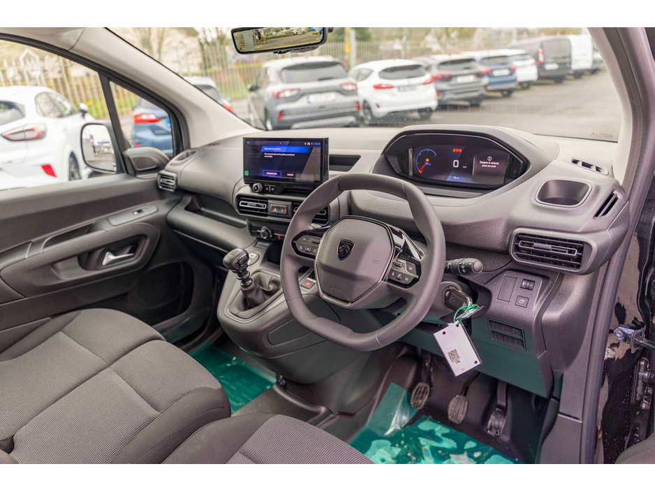 2026 Peugeot Partner - image 8