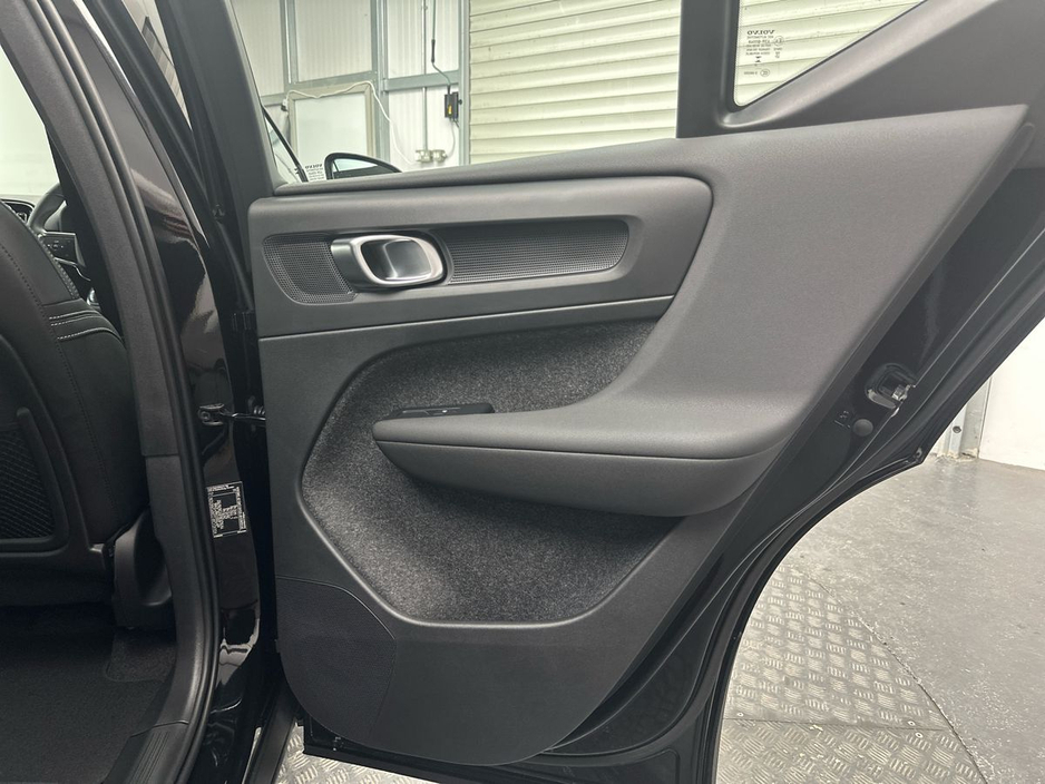 2026 Volvo EX40 - image 11