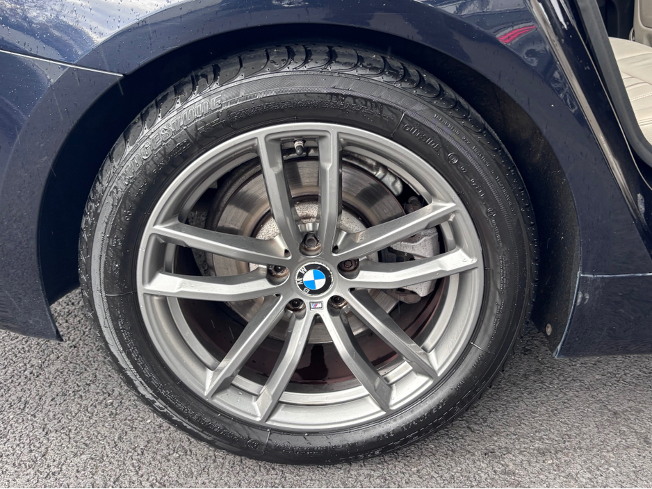 2018 BMW 5 Series - image 10