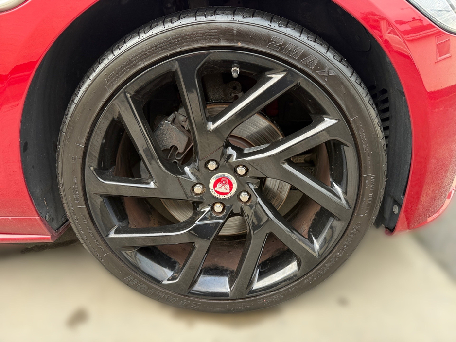 2018 Jaguar XF - image 11