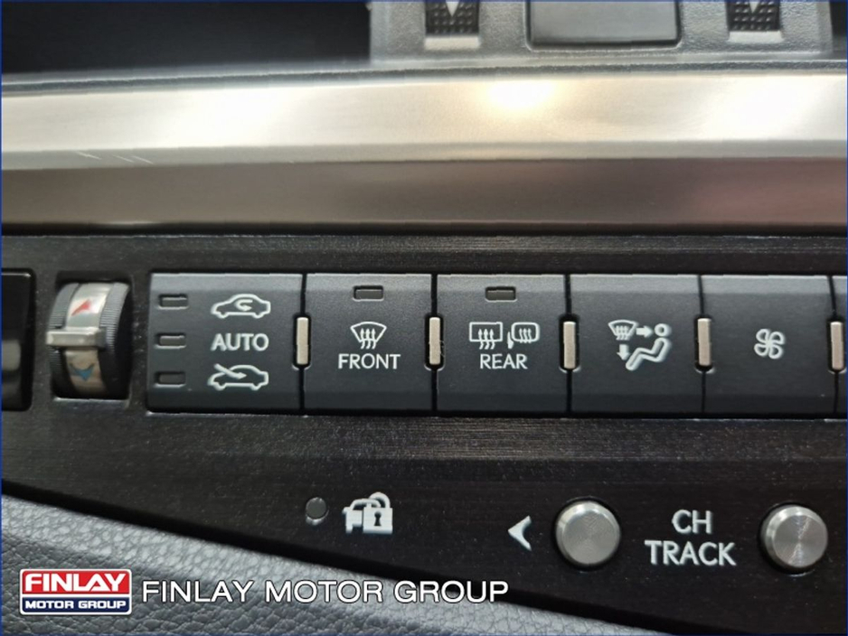 2019 Lexus ES 300 H - image 16