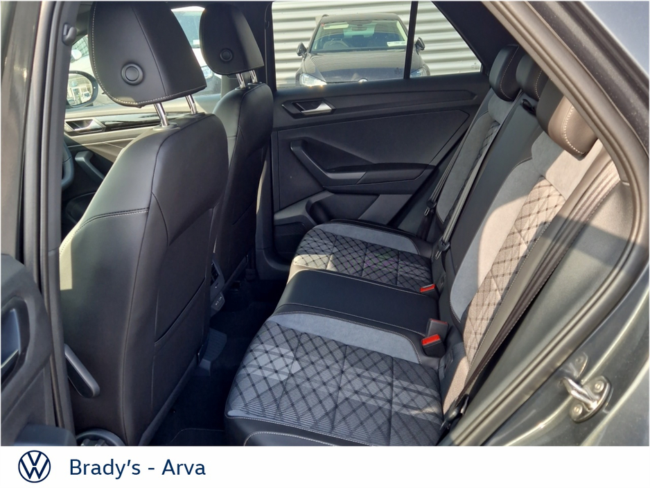 2025 Volkswagen T-Roc - image 7