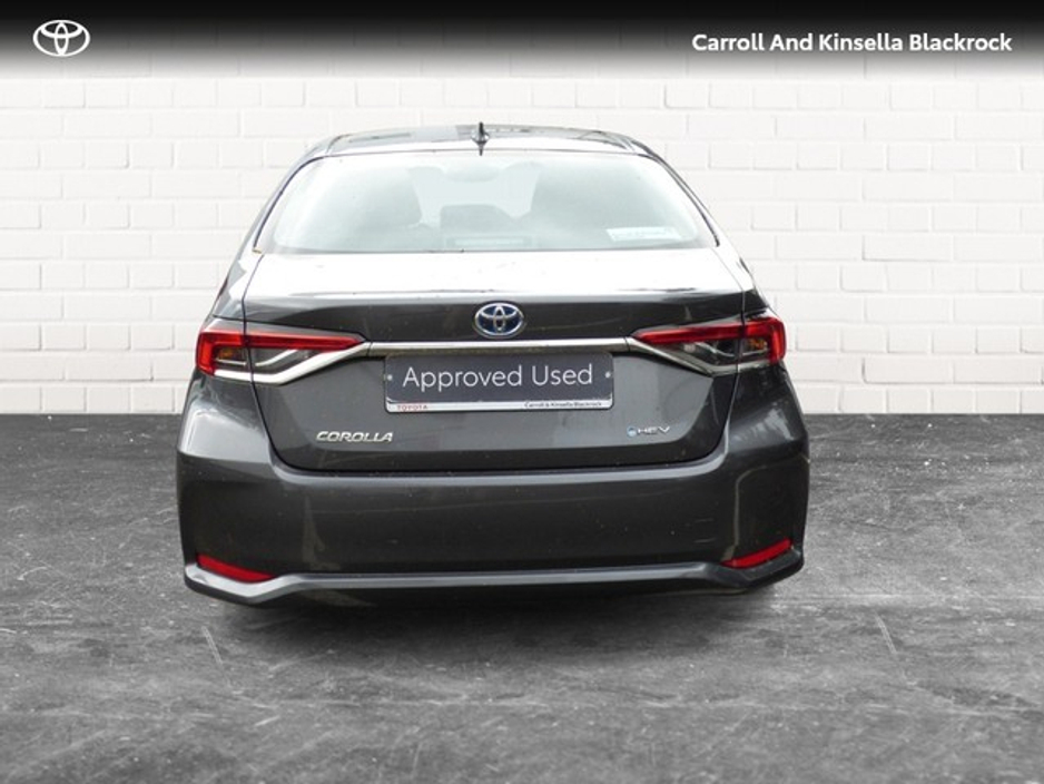 2024 Toyota Corolla Hybrid Luna Saloon €28,950