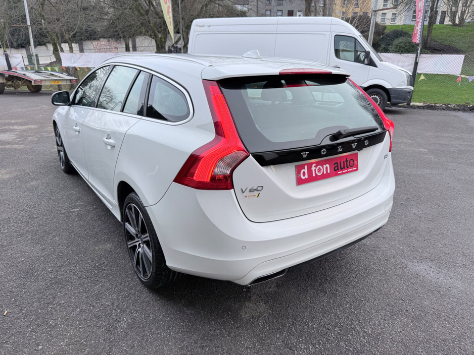 2015 Volvo V60 - image 10