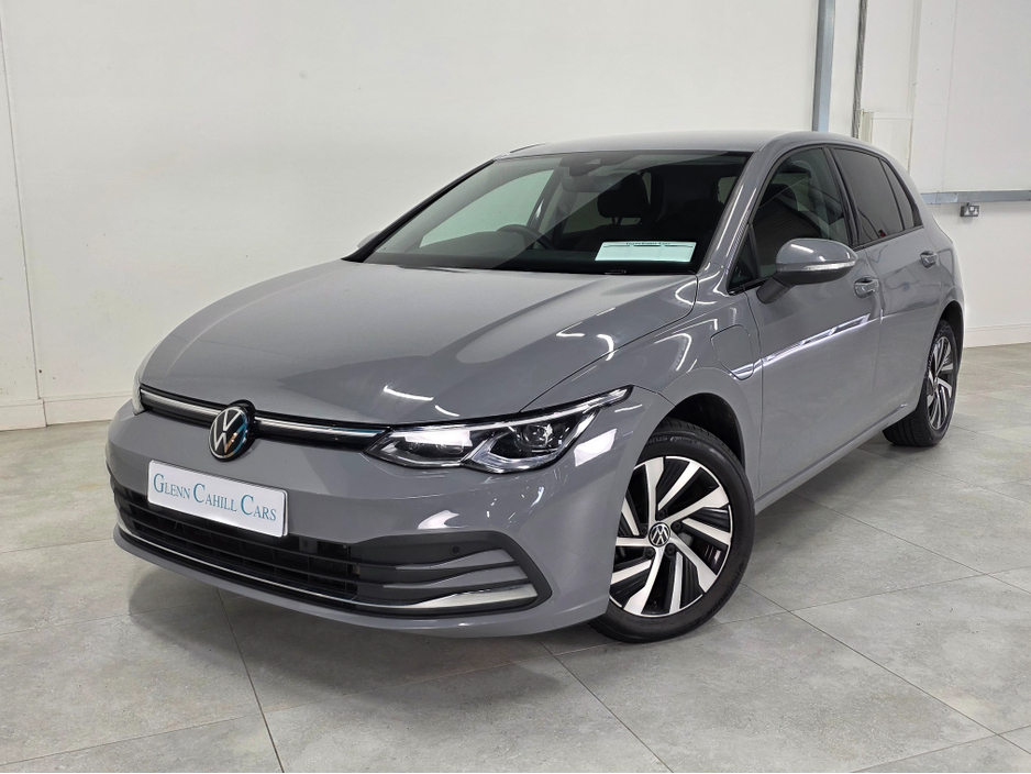 2023 Volkswagen Golf - image 9