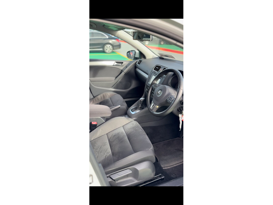 2012 Volkswagen Golf - image 8