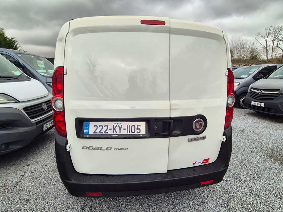 2022 Fiat Doblo - image 12