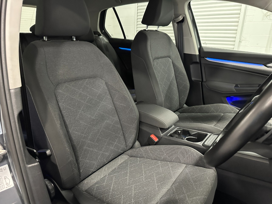 2021 Volkswagen Golf - image 24