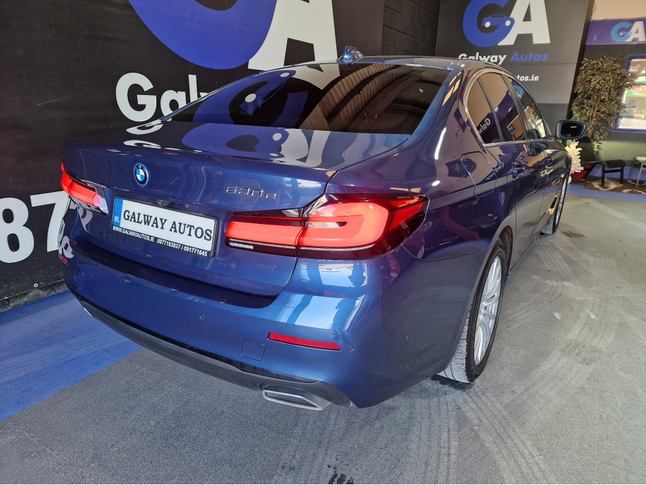 2022 BMW 5 Series - image 10