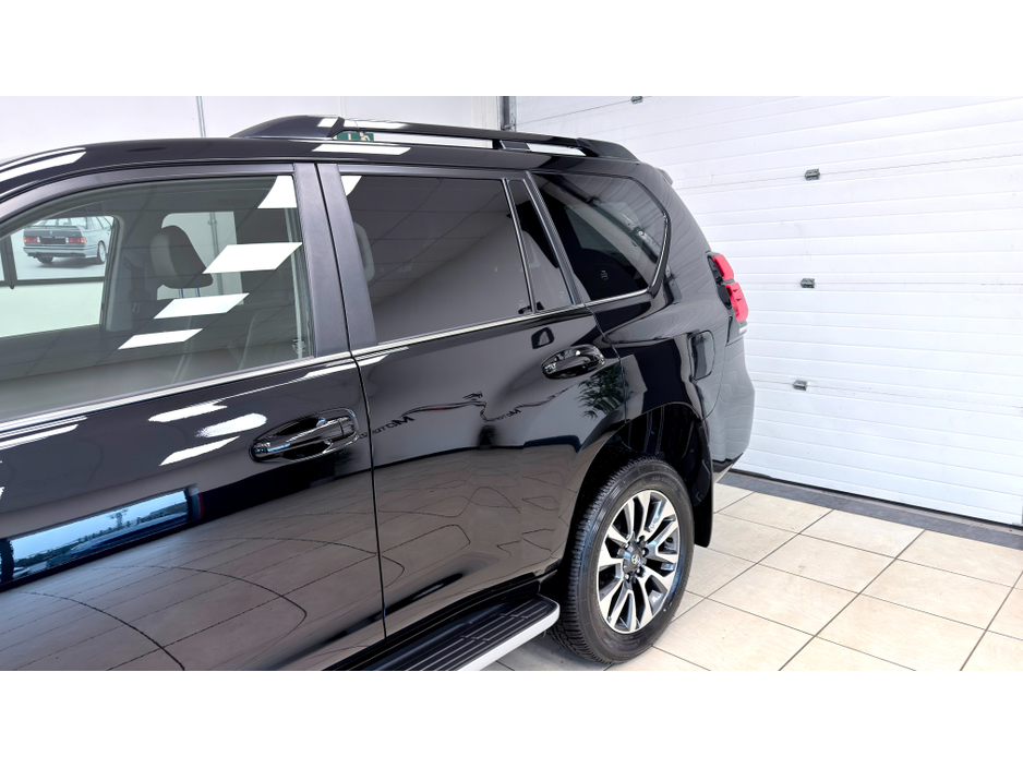 2023 Toyota Landcruiser - image 3