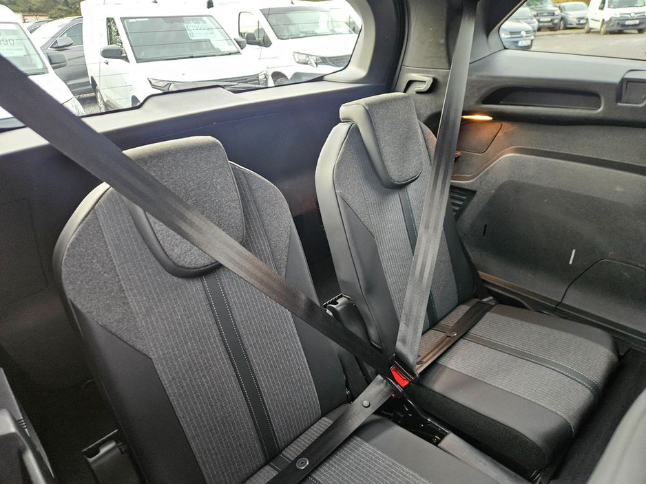 2023 Peugeot 5008 - image 5