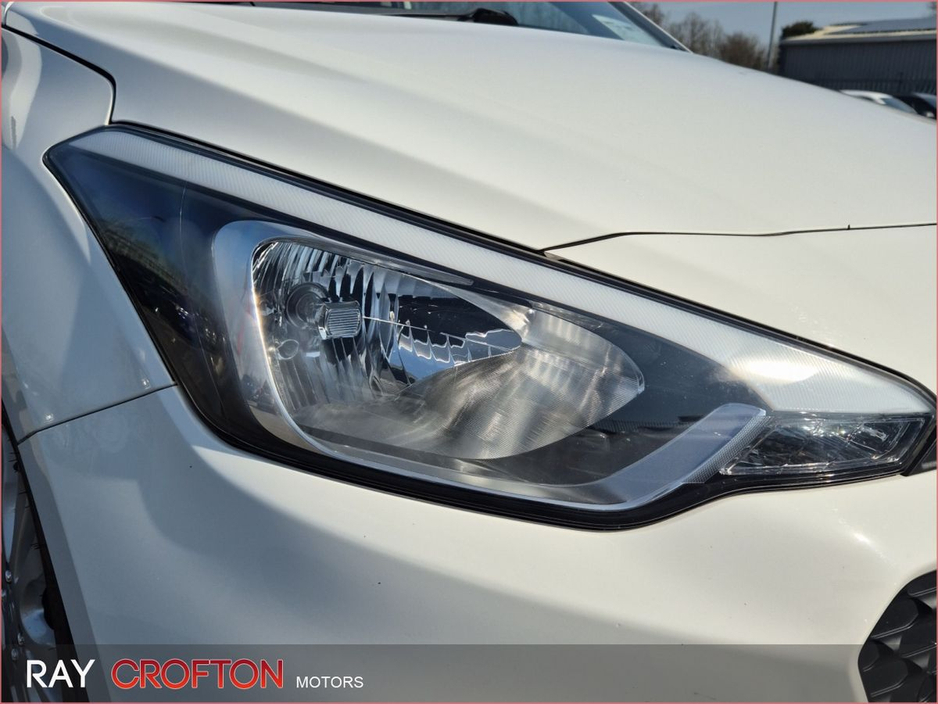 2017 Hyundai i20 - image 14