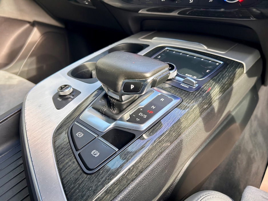 2015 Audi Q7 - image 12