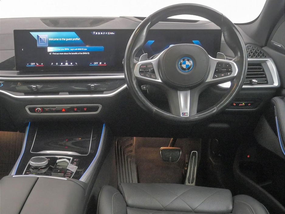 2023 BMW X5 - image 5