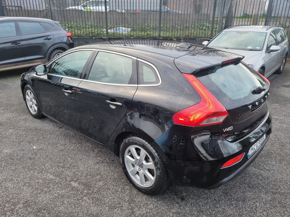 2014 Volvo V40 - image 21