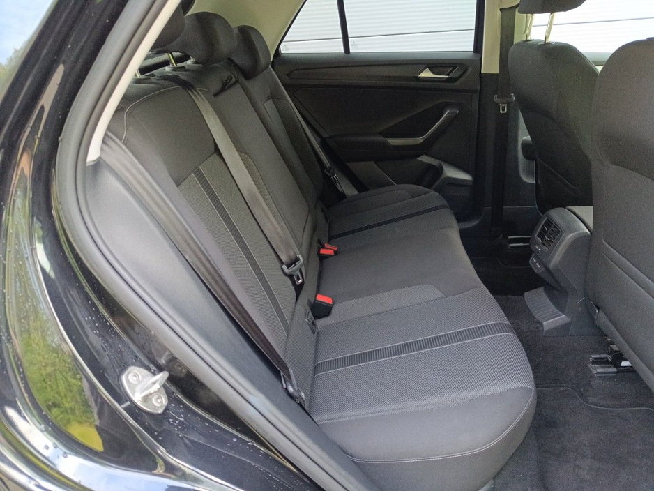 2023 Volkswagen T-Roc - image 7