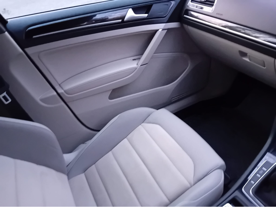 2019 Volkswagen Golf - image 13