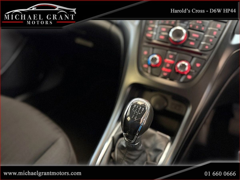 2015 Opel Astra - image 23