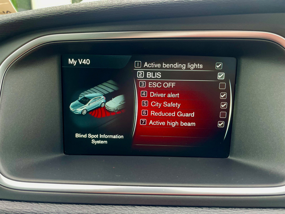 2016 Volvo V40 - image 36