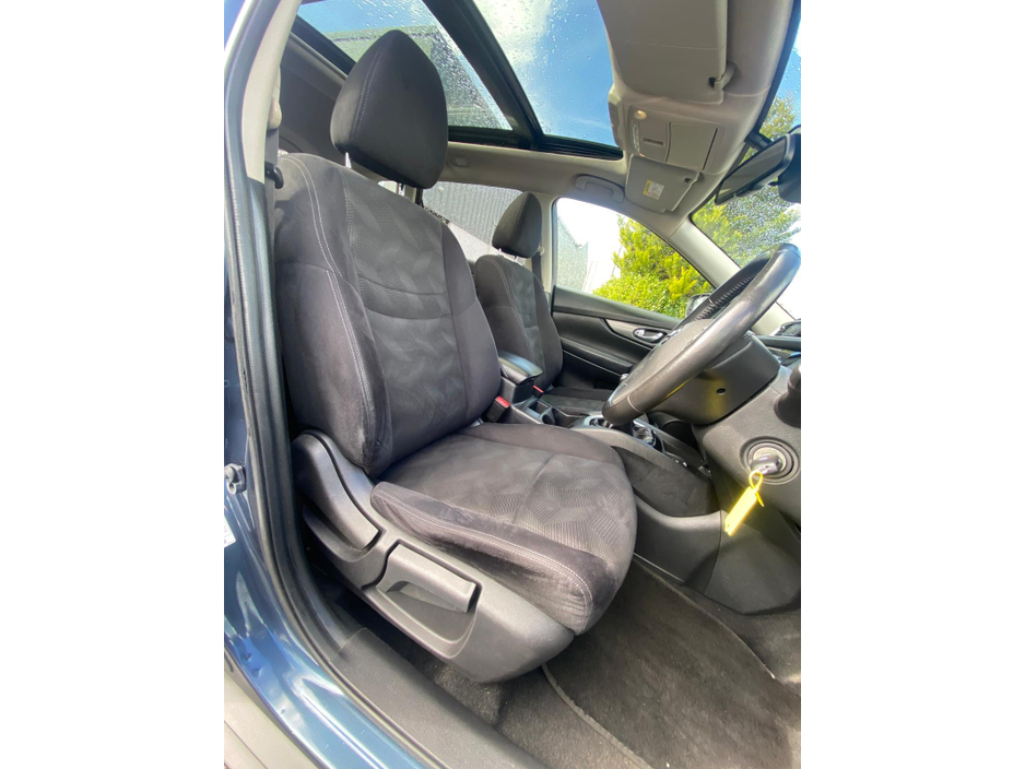 2017 Nissan X-Trail - image 6