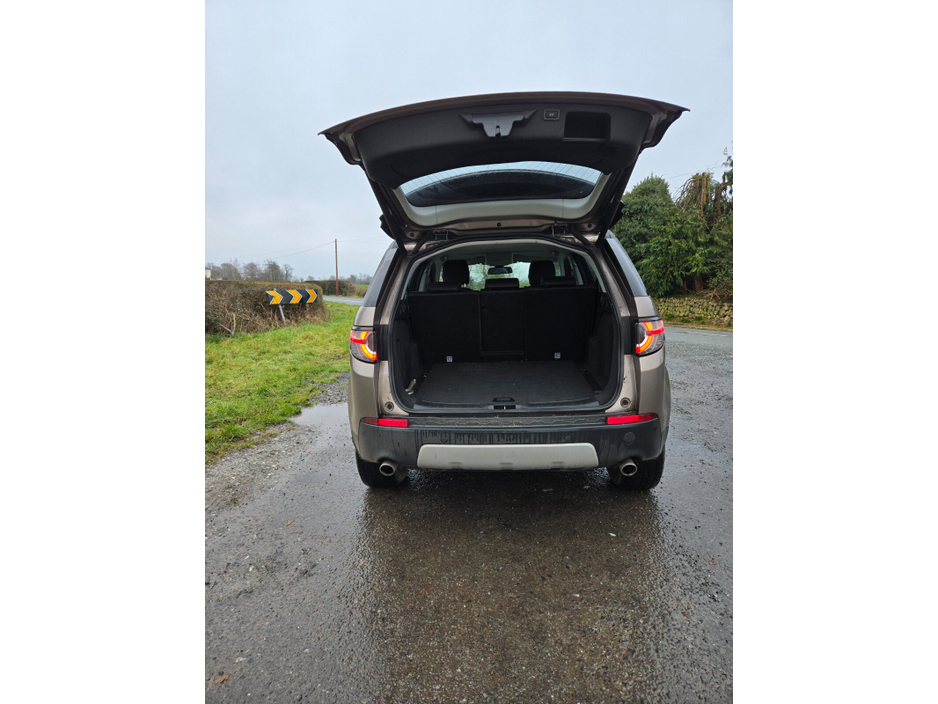 2015 Land Rover Discovery 3.0 TDV6 HSE Auto €17,000