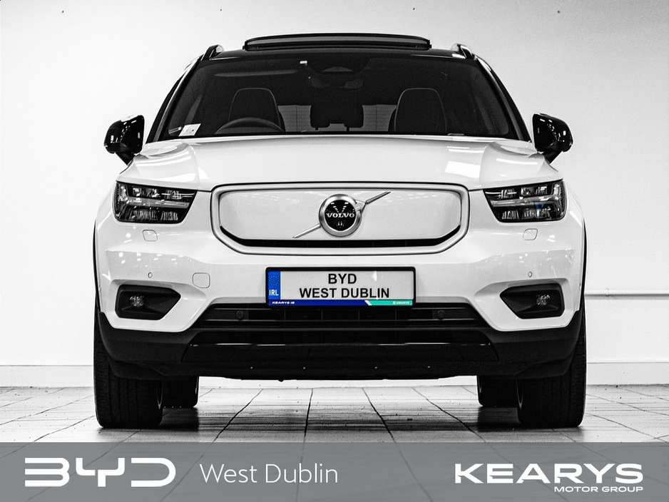 2022 Volvo XC40 - image 4