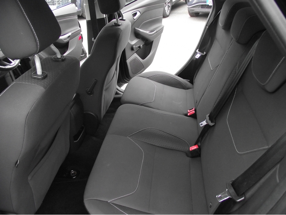 2018 Ford Focus - image 14