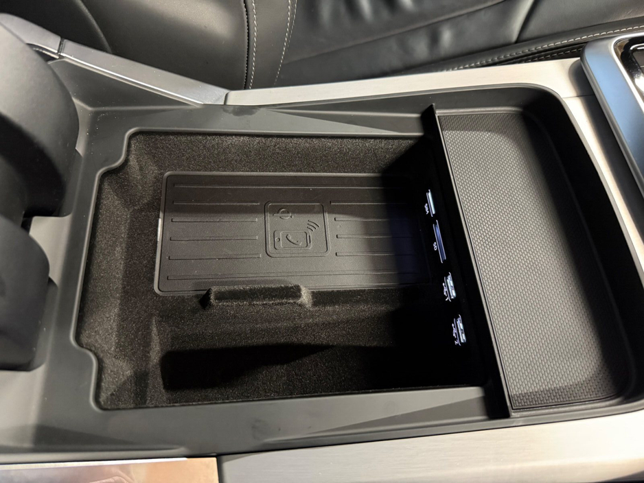 2020 Audi Q8 - image 23