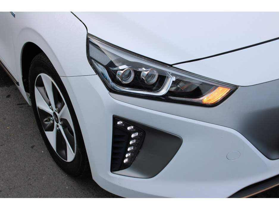 2017 Hyundai Ioniq - image 9