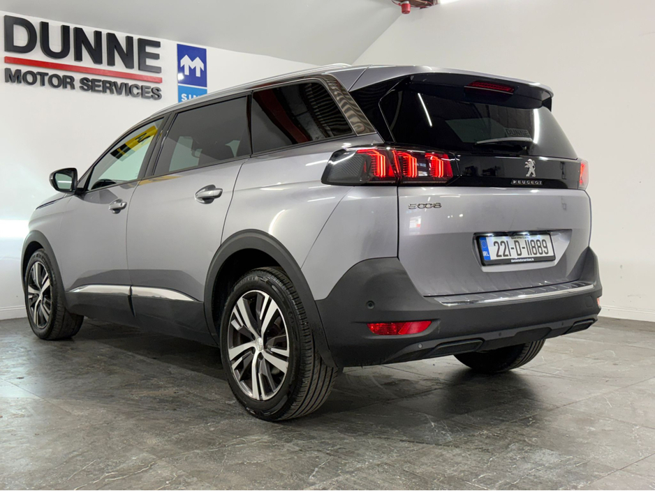 2022 Peugeot 5008 - image 7