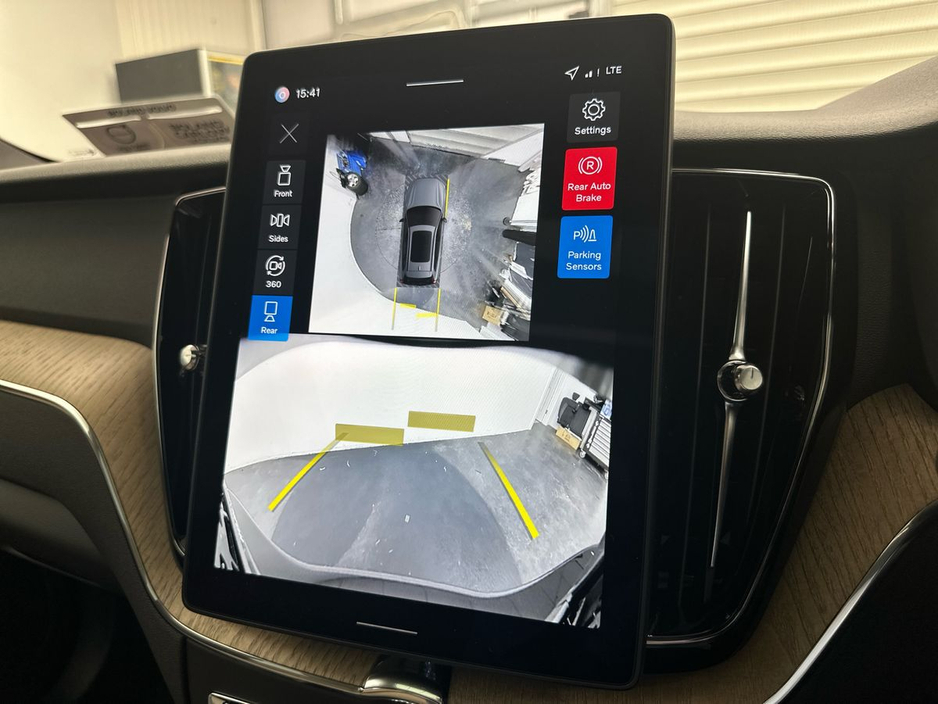 2026 Volvo XC60 - image 16