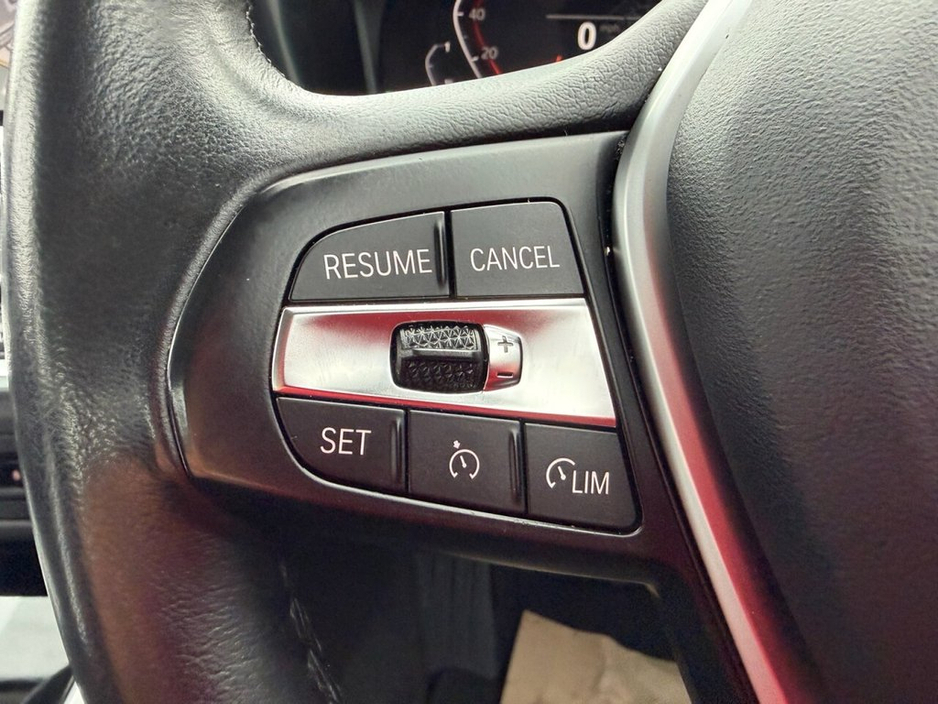 2021 BMW 3 Series - image 25