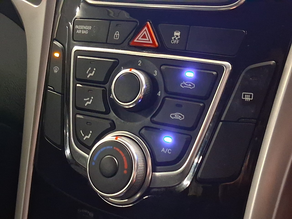 2016 Hyundai i30 - image 15